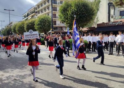 Καταχειροκροτήθηκαν οι μαθητές του Ζωγράφειου Σχολείου στην παρέλαση για την 28η Οκτωβρίου